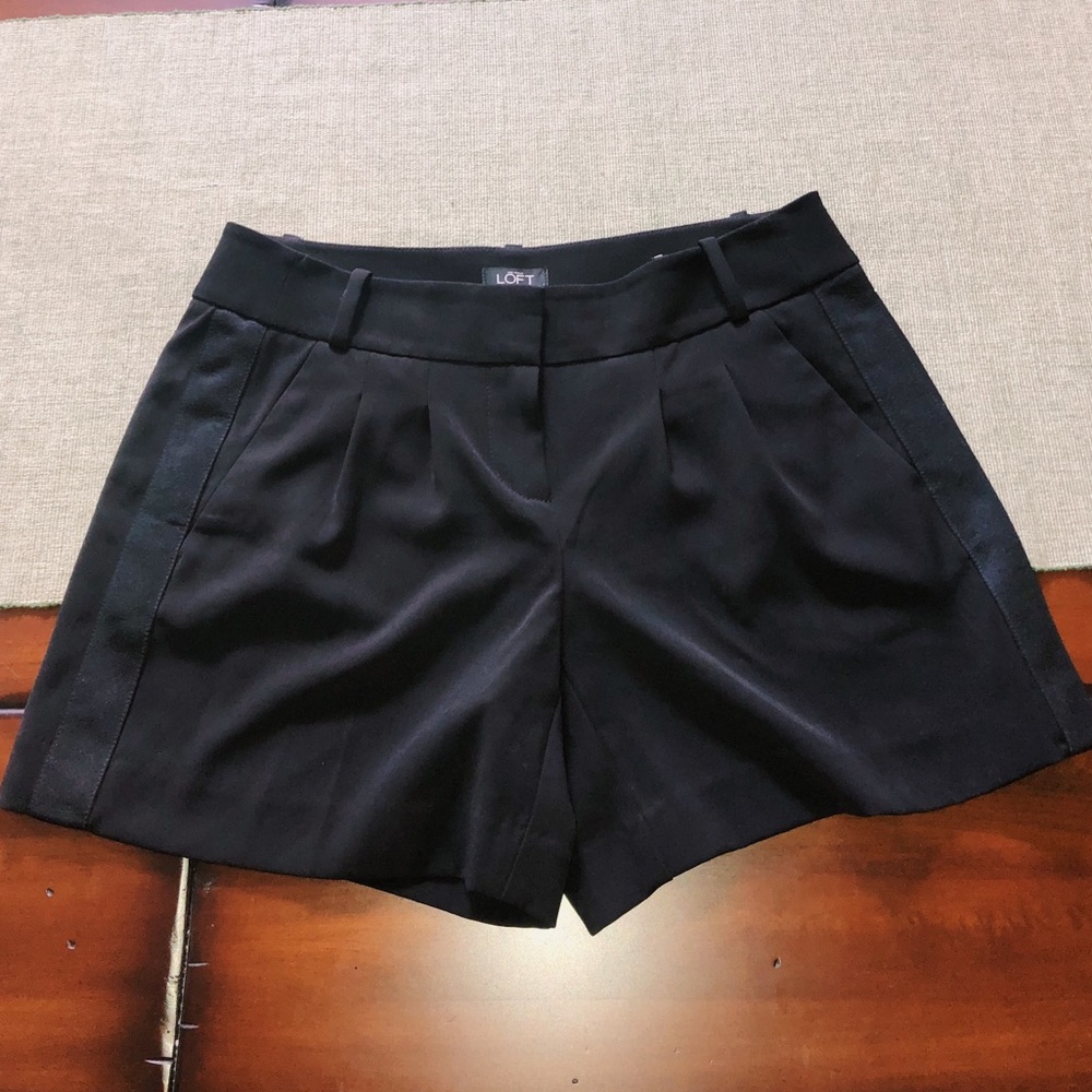 Cute black pleated shorts